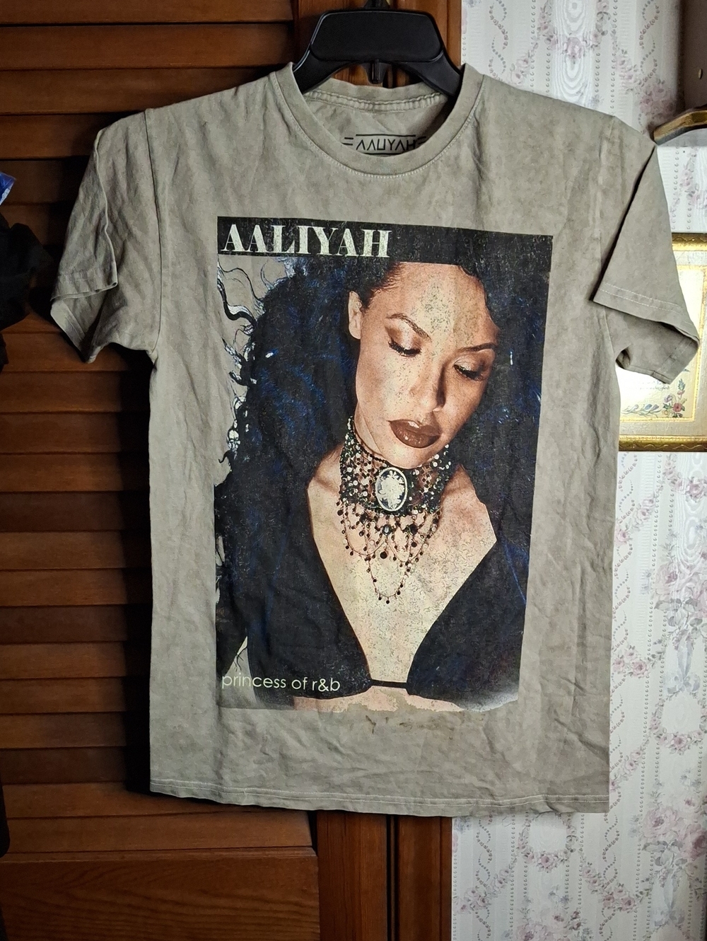 Aaliyah Princess of R&B Beige Short Sleeve Beige Unisex NWOT